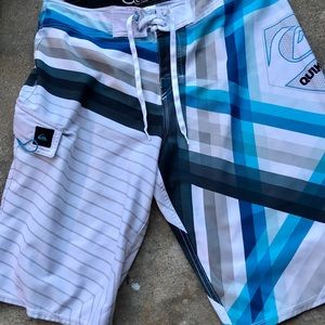 QUIKSILVER BOARD SHORTS Men’s 32